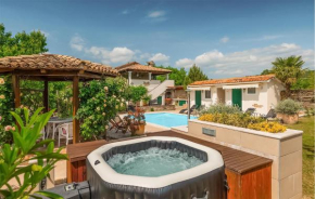 Nice Home In Zatka With Jacuzzi